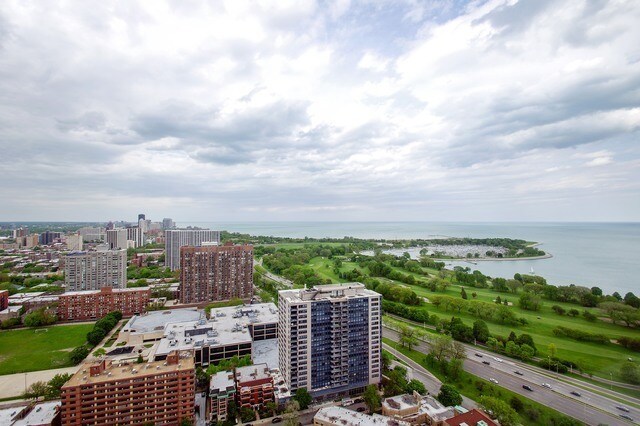 Foto del edificio - 655w Irving Park Rd
