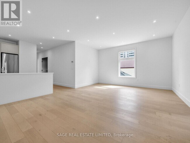 Photo du bâtiment - 909 Castlefield Ave