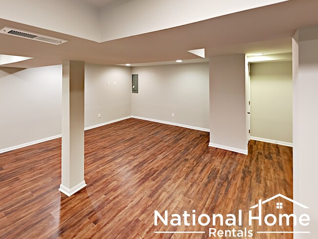 Building Photo - 713 Apollo Dr