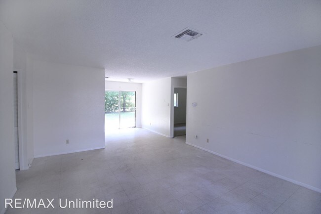 Building Photo - 3 br, 2 bath House - 935 Saddlebrook