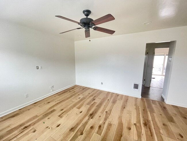 Building Photo - 398 Tiger Tail Dr