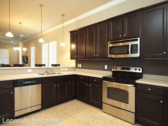 Building Photo - 6 br, 6.5 bath Room For Rent - 501 Palm Court