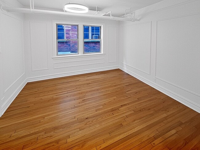 Interior Photo - 930-936 Judson Ave, Evanston