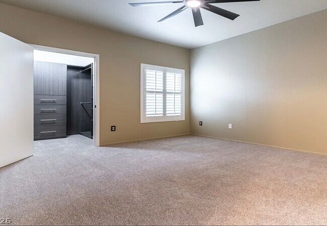 Foto del edificio - 8250 N Grand Canyon Dr