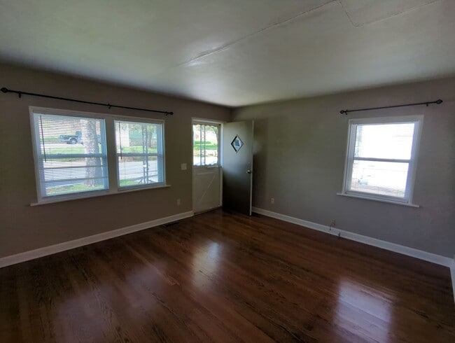 Building Photo - 205 Crisman St