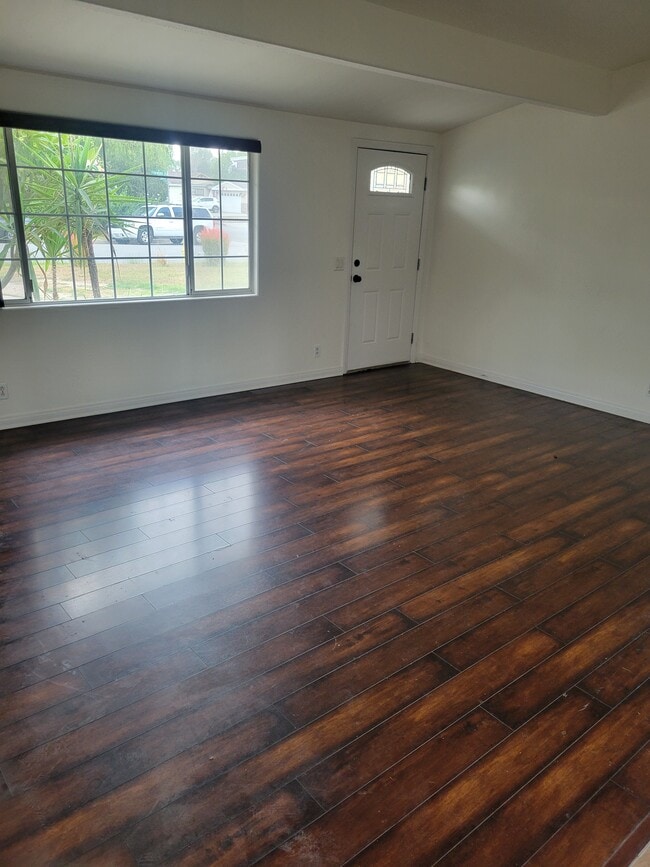 Building Photo - 1305 N Fenimore Ave