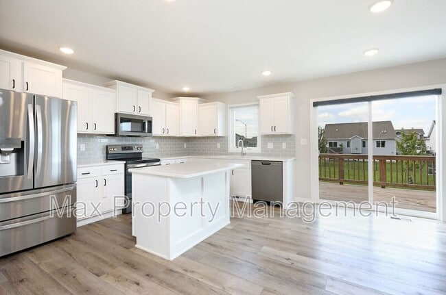 Building Photo - 1255 NW Pne Blf Cir