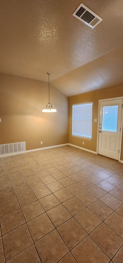 Building Photo - 3 Bedroom / 2 Bath Duplex – Near Fort Hood – Killeen, TX