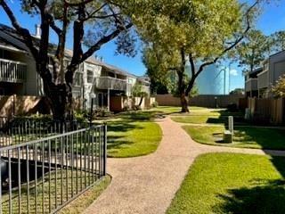 Foto del edificio - 2379 Briarwest Blvd