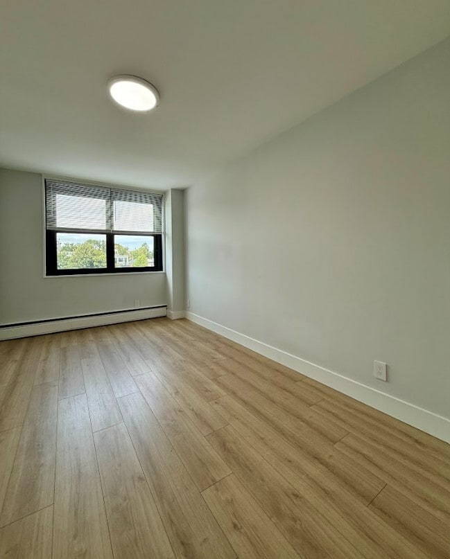 Building Photo - 1422 Columbia Rd