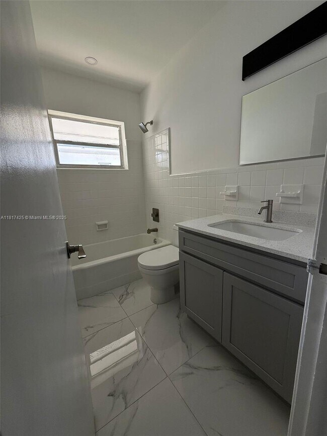 Foto del edificio - 2191 NE 167th St