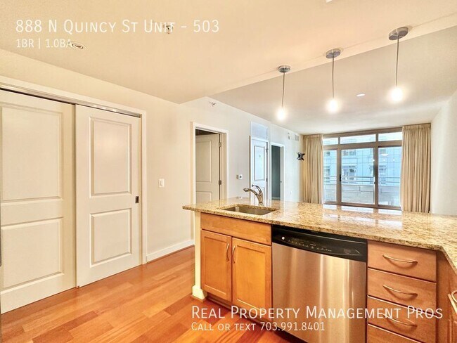 Foto del edificio - Bright Ballston Condo!