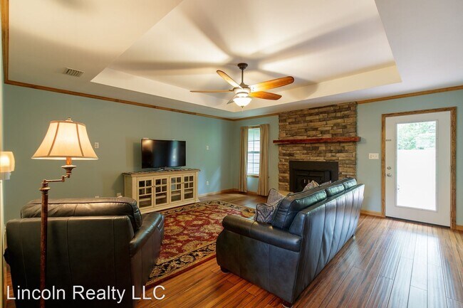 Building Photo - 3 br, 2 bath House - 4404 Mayfield Lane*