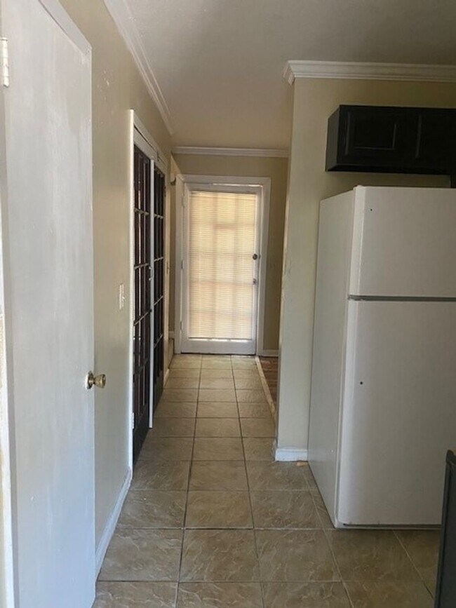 905 Whitworth St Unit 905 Whitworth St A, Jackson, MS 39202 Room for