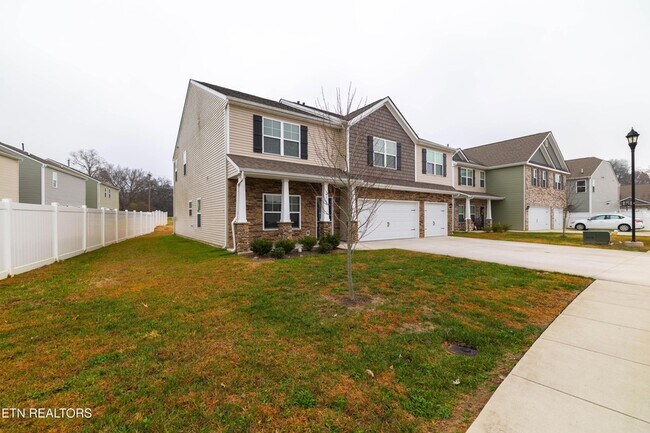 Building Photo - 4714 Willow Bluff Cir