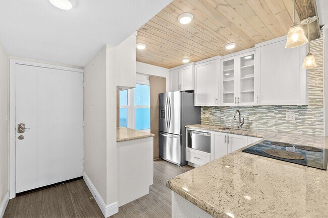 Building Photo - Gorgeous Riverfront Complex