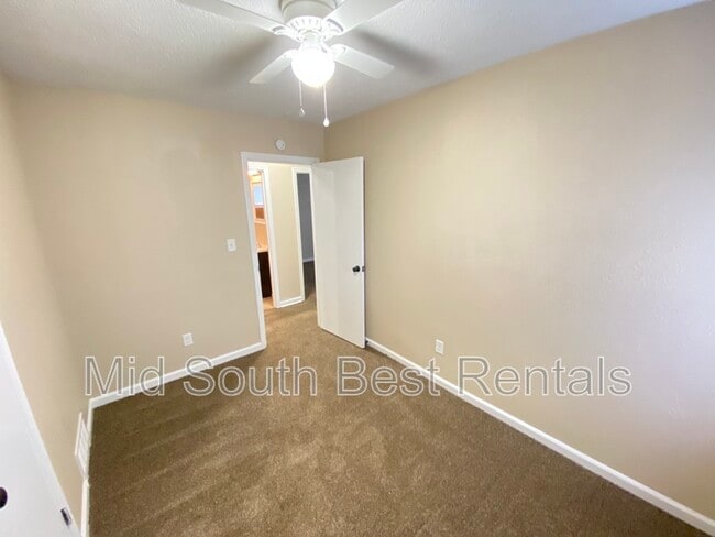 Building Photo - 4216 Lawnview St