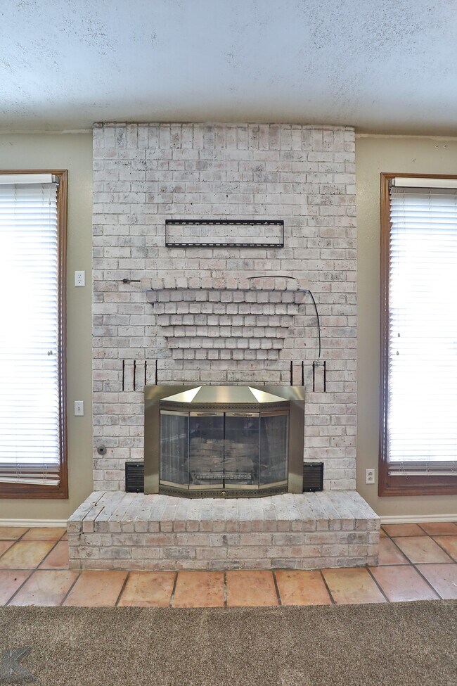 Foto del edificio - 5273 Sherbrooke Ln