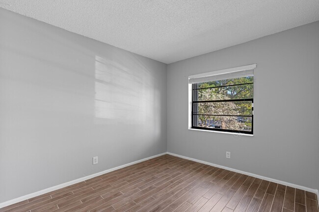 Building Photo - 2601 Riverside Dr