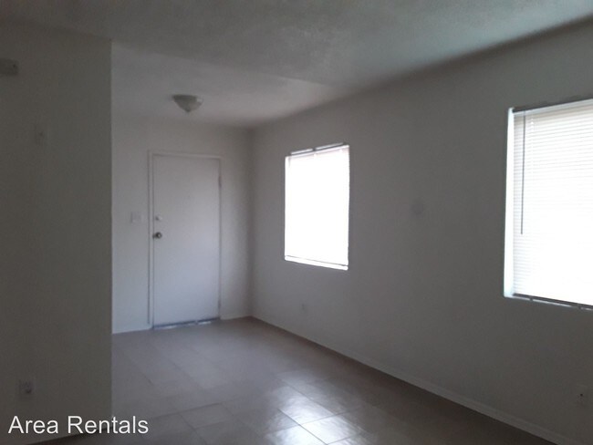 Building Photo - 1390 Riverside Dr