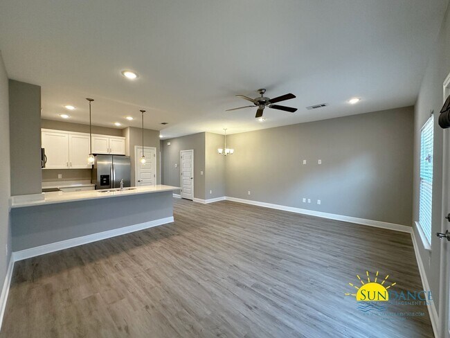 Foto del edificio - NEW construction in the heart of Fort Walton Beach!