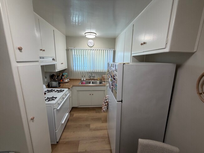 Foto del edificio - 4520 Hazeltine Ave