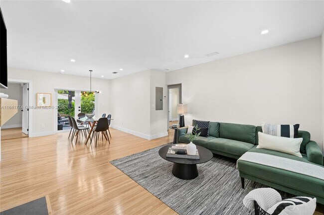 Building Photo - 829 Granada Groves Ct