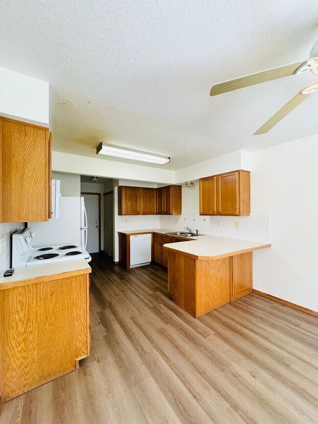 Foto del edificio - Wonderful 2 Story 3 Bedroom 2.5 Bath Townhome With Attached 2 Car Garage Near Lake Loveland in Lo...