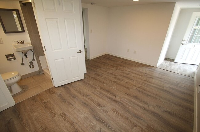 Building Photo - 7326 Triplex