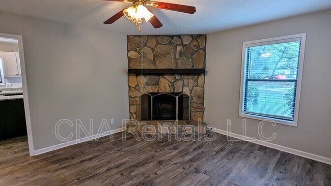 Building Photo - 1050 Mathews Ct
