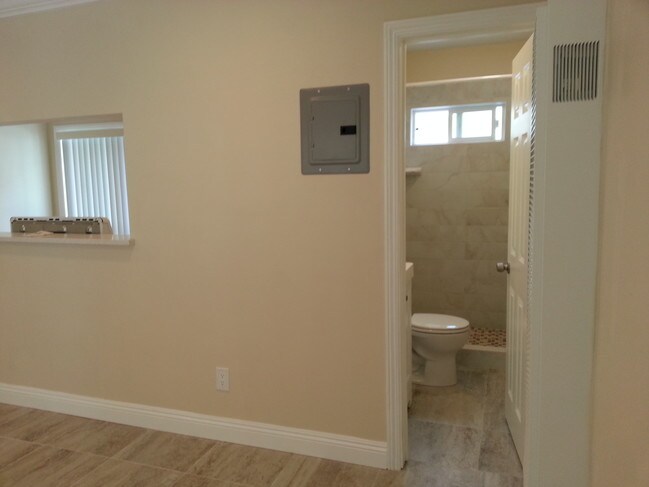 Foto del edificio - 211 Seal Beach Blvd