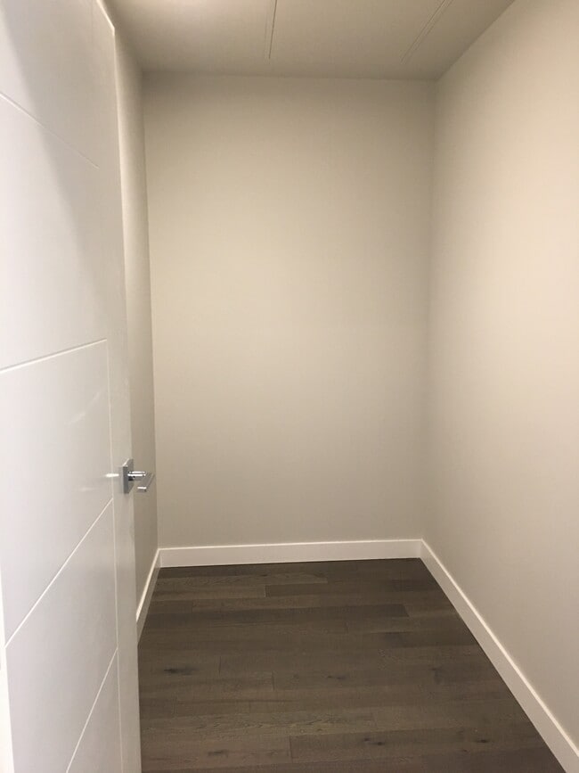 Building Photo - 4963-4963 Cambie St