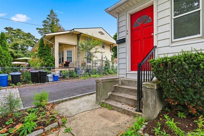 Building Photo - 49 Sylvan Pl