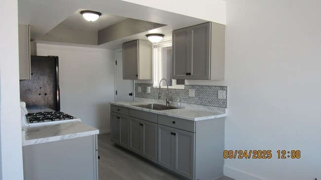 Foto del edificio - 3 bedroom 2 bathroom with Solar!!!!