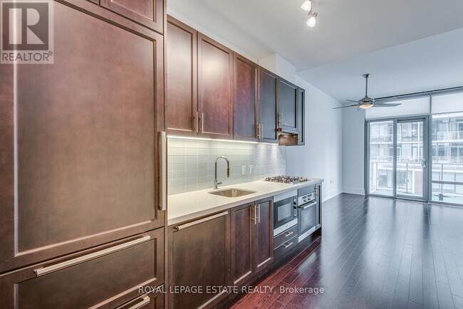 Building Photo - 39 Queens Quay E
