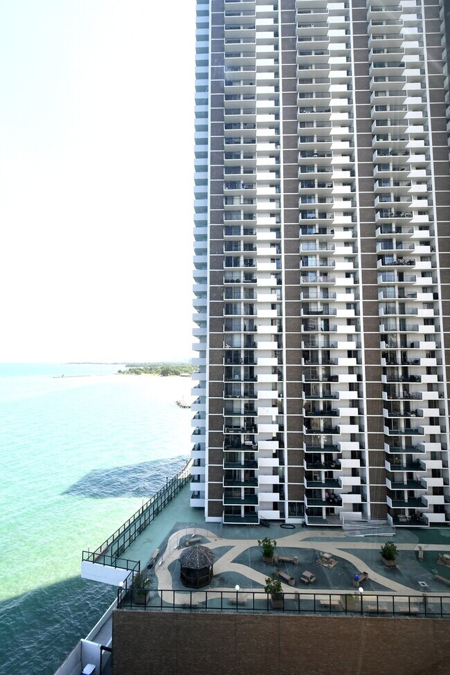 Foto del edificio - 6033 N Sheridan Rd