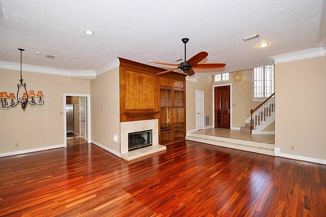 Building Photo - 2514 Potomac Dr