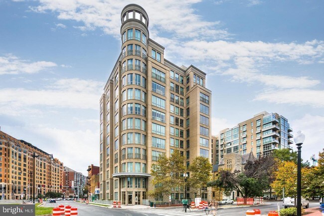 Foto del edificio - 301 Massachusetts Ave NW