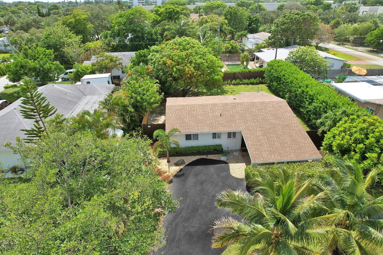 Foto principal - 4755 NE 5th Ave