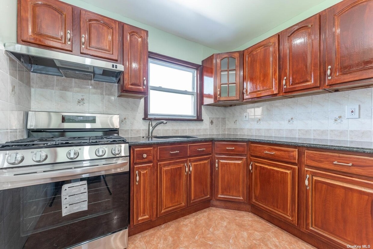 Primary Photo - 4453 Barnes Ave