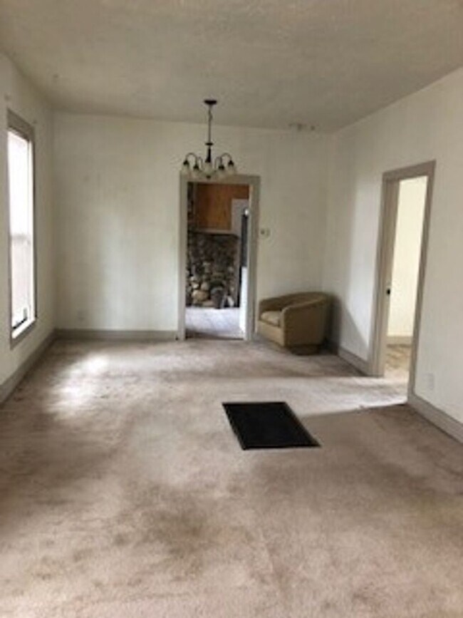 Foto del edificio - 1 Bedroom 1 Bonus Room House on 3rd Ave.