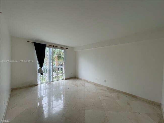 Building Photo - 3 br, 3 bath Condo - 140 Meridian Ave Apt 332