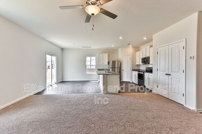 Foto del edificio - 6132 Ahoskie Dr