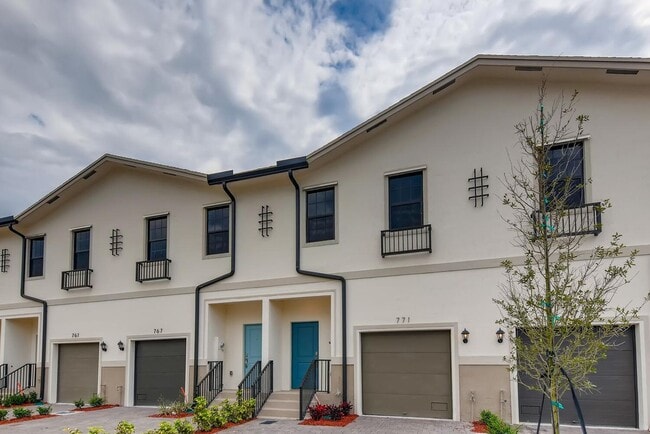 Building Photo - 1116 SW 7th Ct