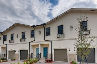 Building Photo - 1116 SW 7th Ct