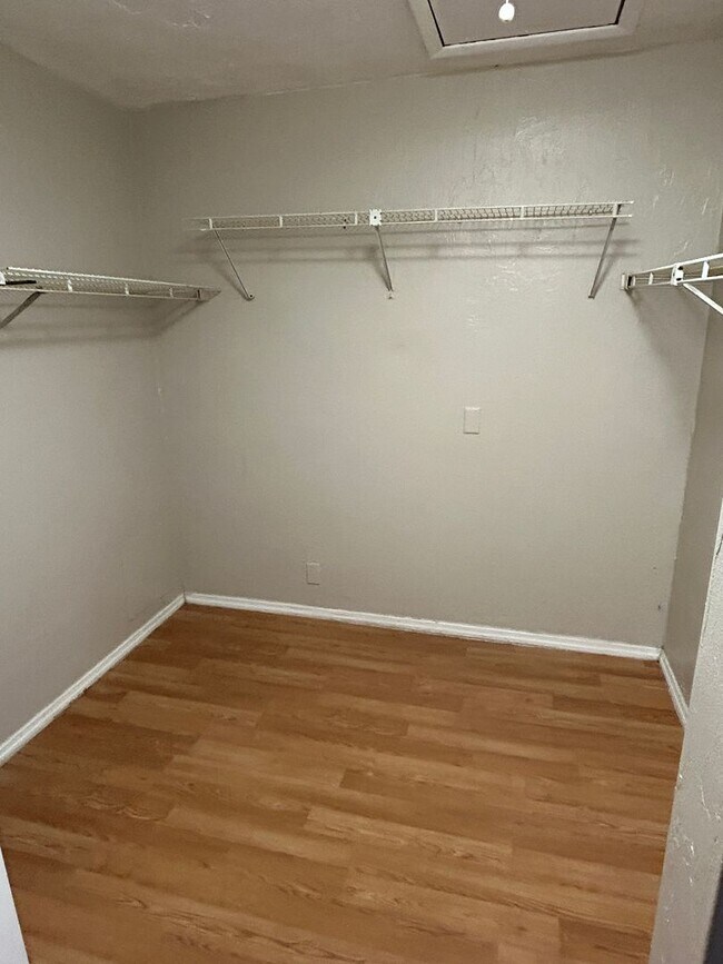 Building Photo - Single Family Home