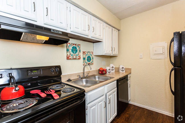 2BR, 2BA - 882SF Kitchen - Embassy House