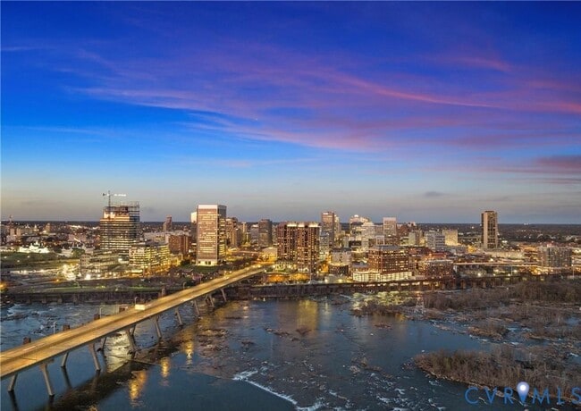 Foto del edificio - 444 W 6th St