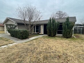 Building Photo - 838 Saddlebrook Dr