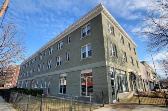 Foto del edificio - 1352 Longfellow St NW
